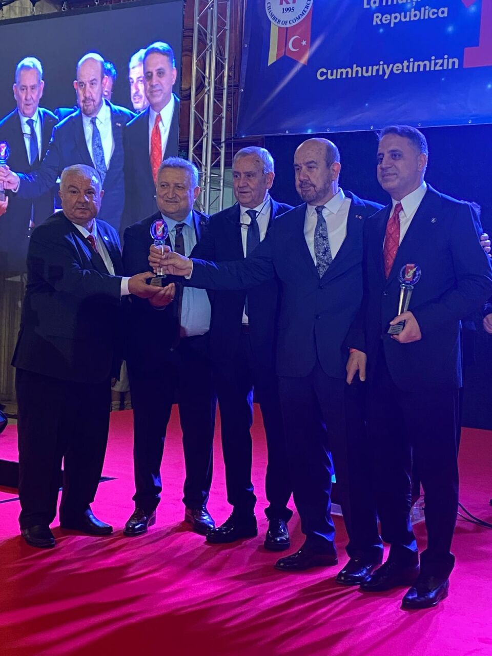 SDA Food ve Olivos A.Ş. Yönetim Kurulu Başkanı Selçuk Atalay’a “En Başarılı İş İnsanı” Ödülü